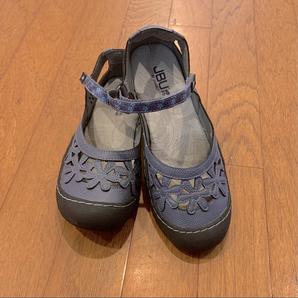 JNU denim blue wildflower size 7.5 Mary Jane shoes